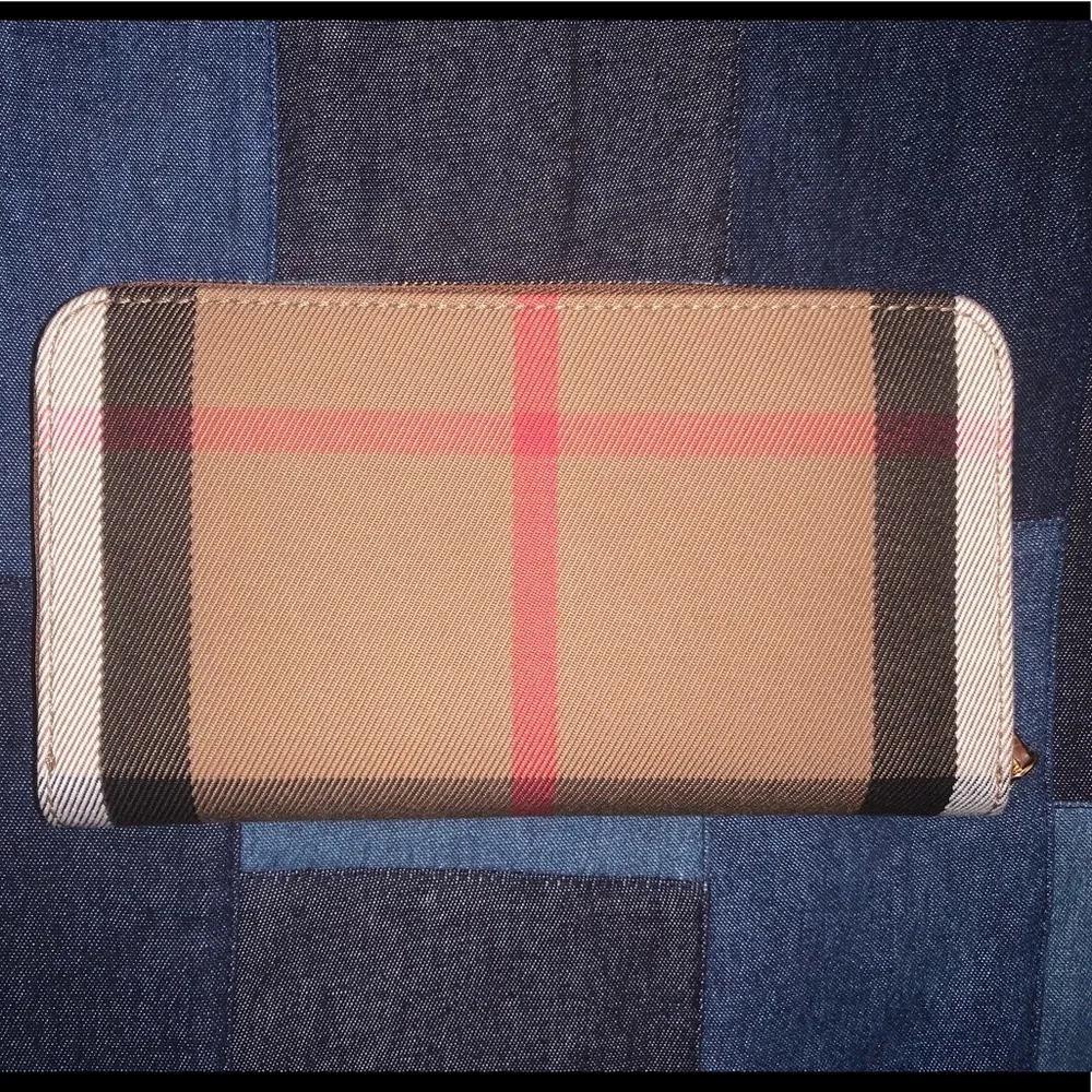 Burberry Brown House Check Canvas and Leather Elmore Zip Round Wallet - Picture 4 of 4